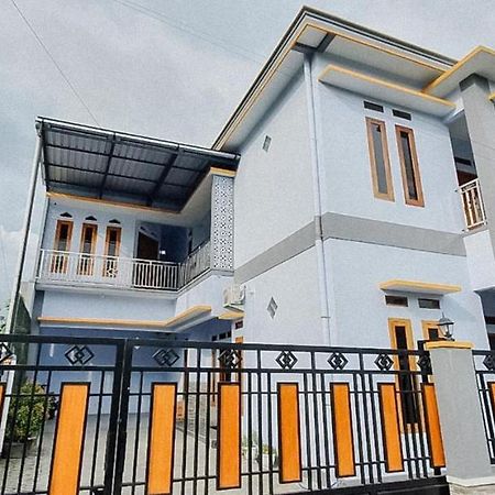 Hotel Griya Mbak Tafik Syariah Gendingan Exteriér fotografie